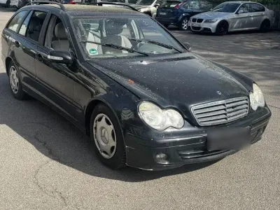 Second-hand Mercedes C220 Avantgarde 150 CP (110 kW) 2007 Negru Break