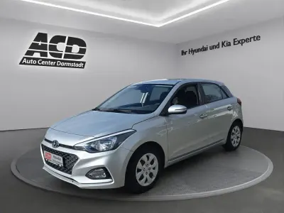 Gebraucht Hyundai i20 Trend 101 PS (74 kW) 2019 Sleek silver (metallic) Kleinwagen