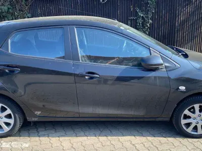 Usata Mazda 2 Edition 75 CV (55 kW) 2011 Nero Utilitaria