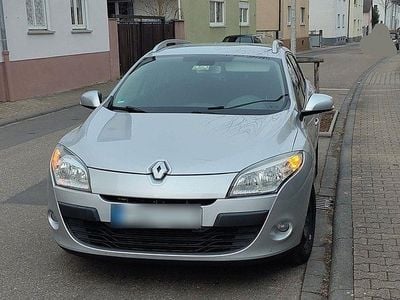 Gebraucht Renault Mégane GrandTour Dynamique 106 PS (77 kW) 2012 Grau Kombi
