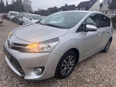 Gebraucht Toyota Verso Comfort 147 PS (108 kW) 2014 Silber Van / Kleinbus