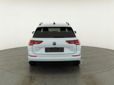 Crystal ice blue metallic Neu 2025 VW Golf VIII Life Kombi | 31.475 € (Fairer Preis)