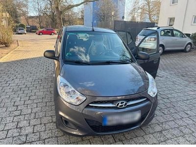 Gebraucht Hyundai i10 67 PS (49 kW) 2013 Schwarz Kleinwagen