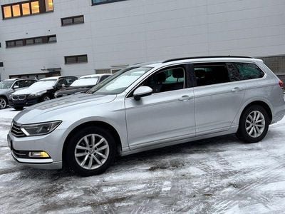 Silber Gebraucht 2016 VW Passat Comfortline Kombi | 9.998 € (Superpreis)