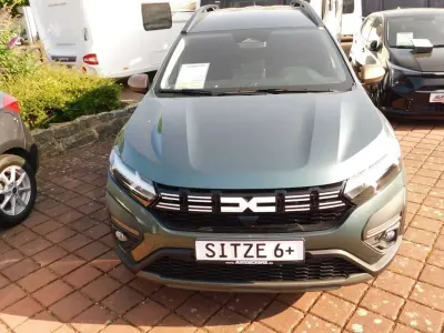 Neu Dacia Jogger 110 PS (80 kW) 2025 Zedergrün Van / Kleinbus