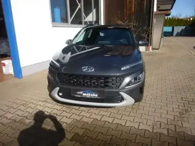 Gebraucht Hyundai Kona Intro Edition 120 PS (88 kW) 2021 Grau SUV