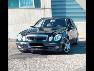 Używany Mercedes E320 224 KM (164 kW) 2003 Czarny Sedan/Limuzyna