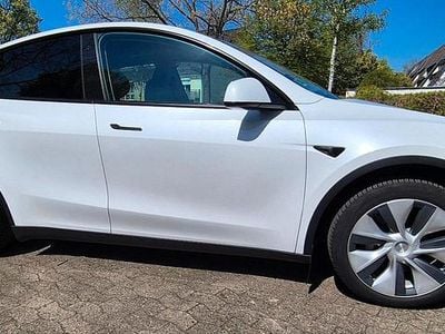 Begagnad Tesla Model Y Standard Range 250 kW (340 HK) 2023 Vit SUV