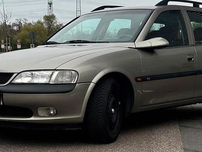 Second-hand Opel Vectra 115 CP (84 kW) 1998 Gri Break