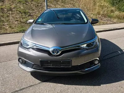 Gebraucht Toyota Auris Hybrid Edition-S 136 PS (100 kW) 2018 Andere farben Limousine