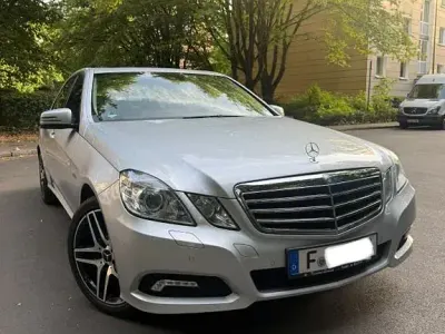 Gebraucht Mercedes E200 184 PS (135 kW) 2010 Silber Limousine