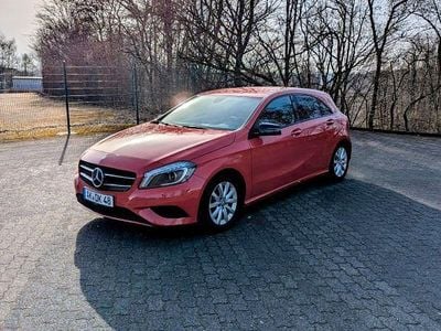 Gebraucht Mercedes A200 156 PS (114 kW) 2013 Rot Limousine