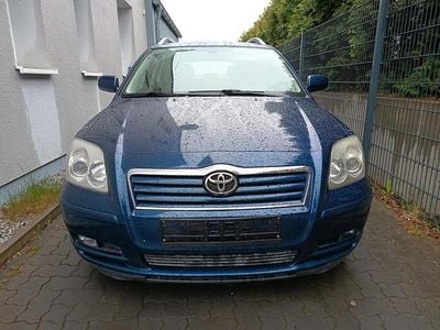 Usata Toyota Avensis 130 CV (95 kW) 2004 Blu Station wagon