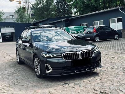 Grau Gebraucht 2020 BMW 520 Luxury Line Kombi | 28.500 € (Etwas zu teuer)