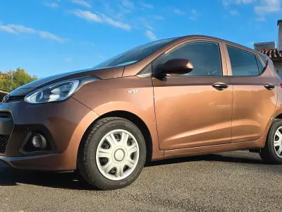 Gebraucht Hyundai i10 Style 67 PS (49 kW) 2015 Braun Kleinwagen