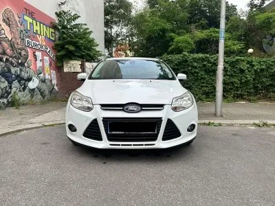 Gebraucht Ford Focus Trend 105 PS (77 kW) 2014 Weiß Limousine