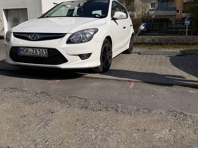 Gebraucht Hyundai i30 Edition 109 PS (80 kW) 2012 Weiß Limousine