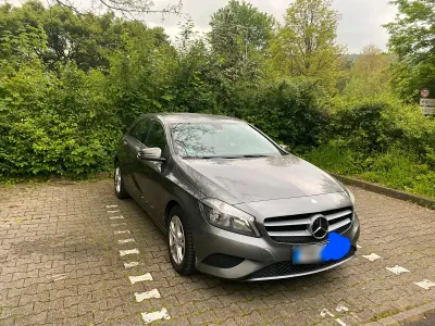 Gebraucht Mercedes A180 109 PS (80 kW) 2013 Grau Limousine