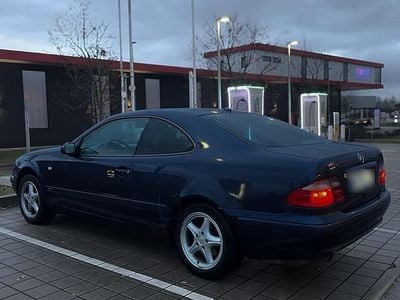 Usado Mercedes CLK200 136 HP (100 kW) 1999 Azul Coupé
