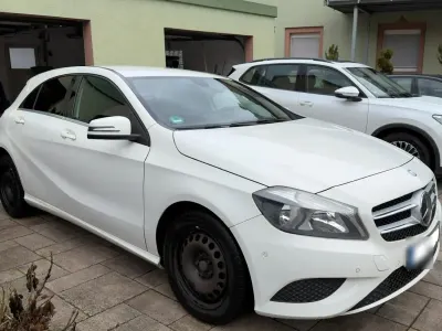 Gebraucht Mercedes A180 122 PS (89 kW) 2013 Weiß Kleinwagen