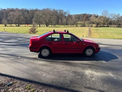 Gebraucht VW Bora Comfortline 75 PS (55 kW) 2002 Rot Limousine