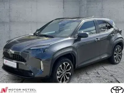 Neu Toyota Yaris Cross 131 PS (96 kW) 2025 Schwarz SUV