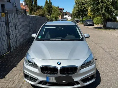 Gebraucht BMW 220 Active Tourer Advantage 192 PS (141 kW) 2017 Silber Van / Kleinbus