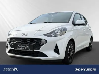 Gebraucht Hyundai i10 Trend 84 PS (61 kW) 2022 Polar white / sol Kleinwagen
