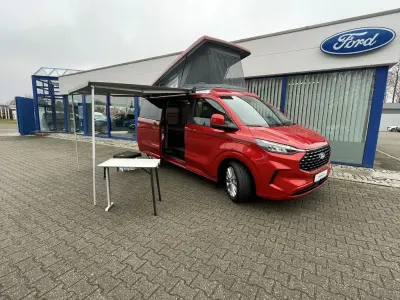 Second-hand Ford Tourneo 170 CP (125 kW) 2025 Roșu Monovolum
