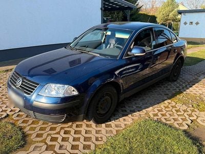 Usata VW Passat 101 CV (74 kW) 2003 Blu Berlina