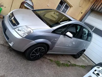 Gebraucht Opel Meriva 101 PS (74 kW) 2003 Silber Van / Kleinbus