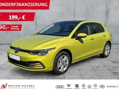 Second-hand VW Golf VIII Life 130 CP (95 kW) 2020 Galben Berlinǎ