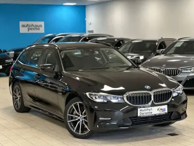 Gebraucht BMW 320 163 PS (119 kW) 2021 Saphirschwarz Kombi
