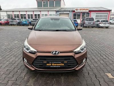 Gebraucht Hyundai i20 Style 101 PS (74 kW) 2015 Braun Coupé