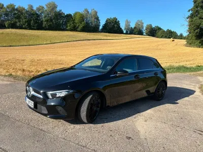 Gebraucht Mercedes A180 136 PS (100 kW) 2019 Schwarz Limousine