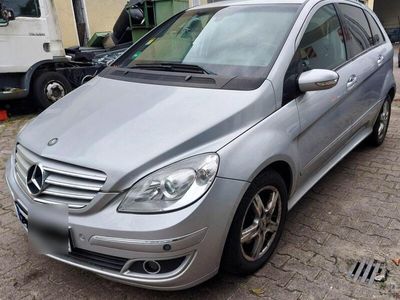 Mercedes B200