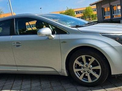 Second-hand Toyota Avensis Comfort 150 CP (110 kW) 2012 Argintiu Break