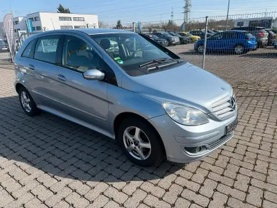 Gebraucht Mercedes B150 95 PS (69 kW) 2007 Silber Van / Kleinbus