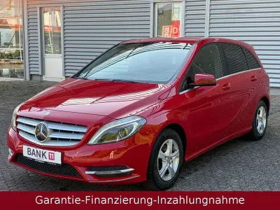 Gebraucht Mercedes B180 122 PS (89 kW) 2013 Rot Kleinwagen