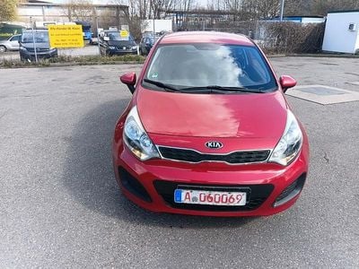 Gebraucht Kia Rio Edition 7 109 PS (80 kW) 2015 Rot Kleinwagen