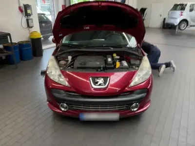 Gebraucht Peugeot 207 92 PS (67 kW) 2008 Rot Kleinwagen