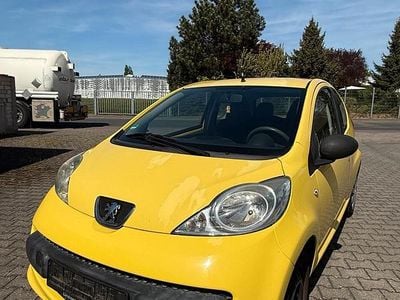 Usata Peugeot 107 68 CV (50 kW) 2008 Giallo Utilitaria