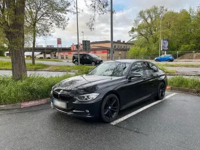 Gebraucht BMW 320 Sport Line 194 PS (142 kW) 2012 Schwarz Limousine