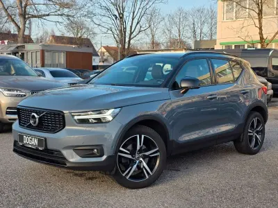Käytetty Volvo XC40 R-Design 197 HP (144 kW) 2022 Harmaa Katumaasturi