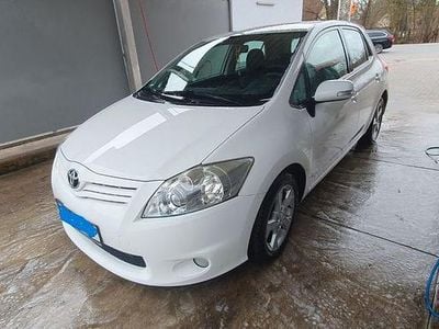 Gebraucht Toyota Auris Edition 99 PS (72 kW) 2011 Weiß Kleinwagen