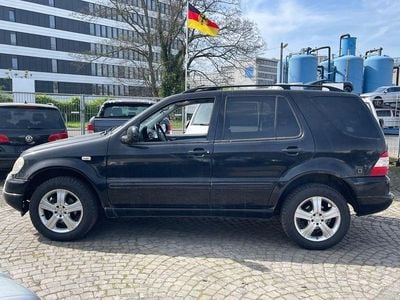 Schwarz Gebraucht 1998 Mercedes ML320 SUV | 1.800 €