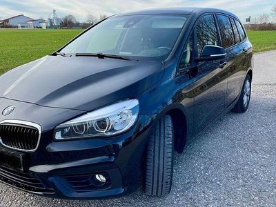 Schwarz Gebraucht 2016 BMW 218 Advantage Kombi | 10.500 € (Etwas zu teuer)