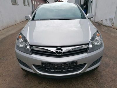 Usado Opel Astra GTC 140 HP (102 kW) 2006 Prateado Sedan
