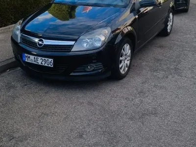 Gebraucht Opel Astra GTC 115 PS (84 kW) 2009 Schwarz Kleinwagen