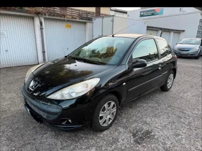 Gebraucht Peugeot 206+ 75 PS (55 kW) 2009 Schwarz Kleinwagen